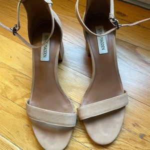 IRENEE Steve Madden Tan Nubuck heels